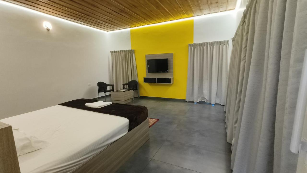 Happy Holidays Resort Kanthalloor Extérieur photo