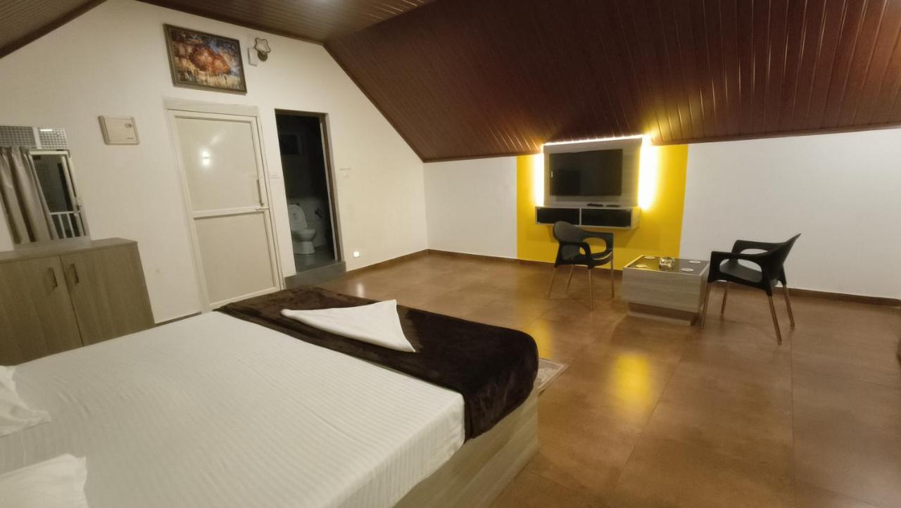 Happy Holidays Resort Kanthalloor Extérieur photo